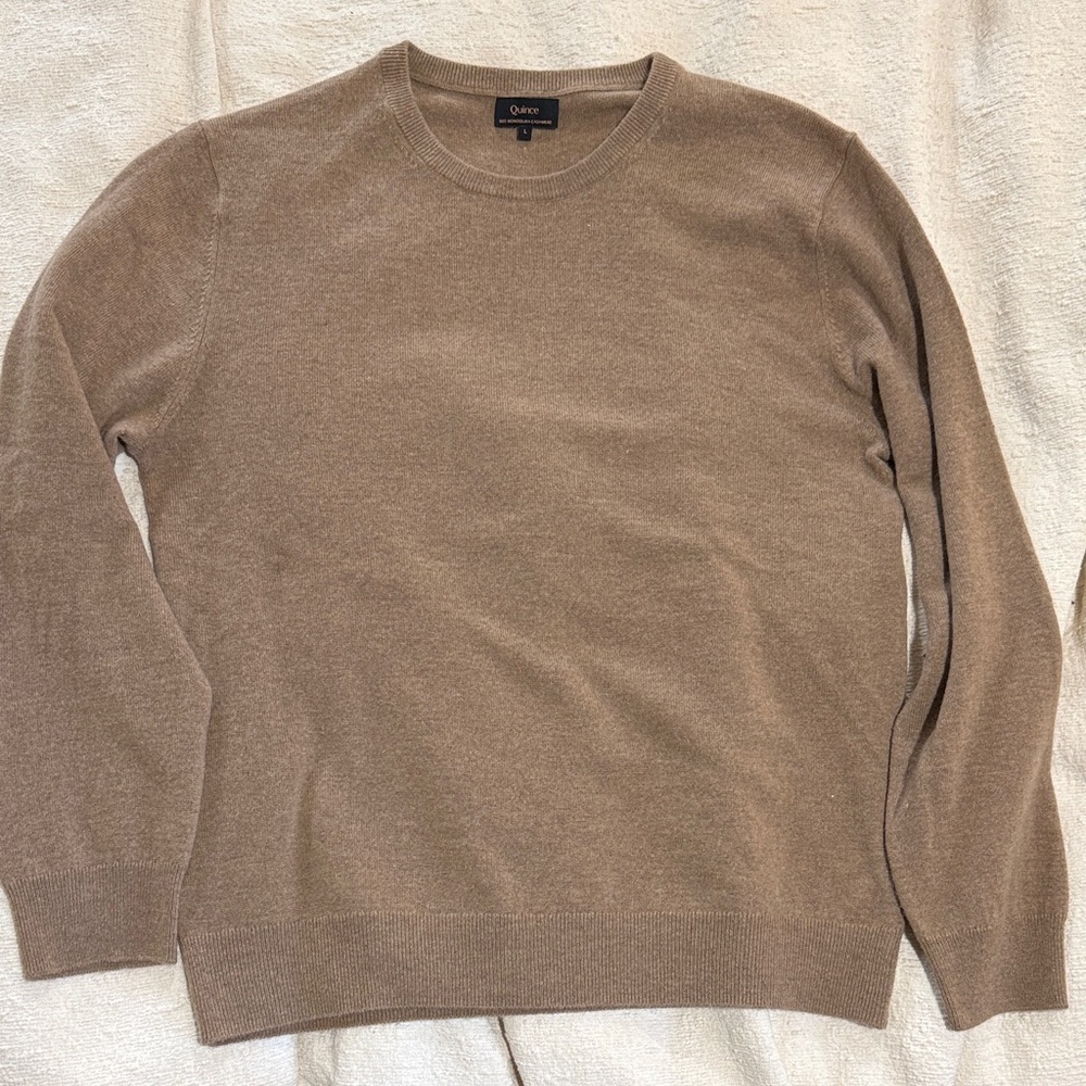 Quince Men's Tan Cashmere Crewneck Sweater
